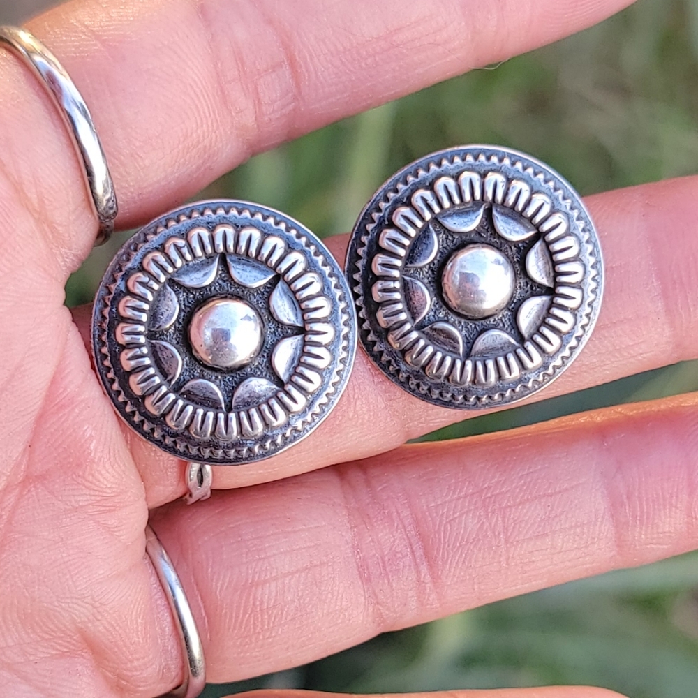 Stunning vintage Carolyn Pollack ornate sunburst concho 925 sterling silver